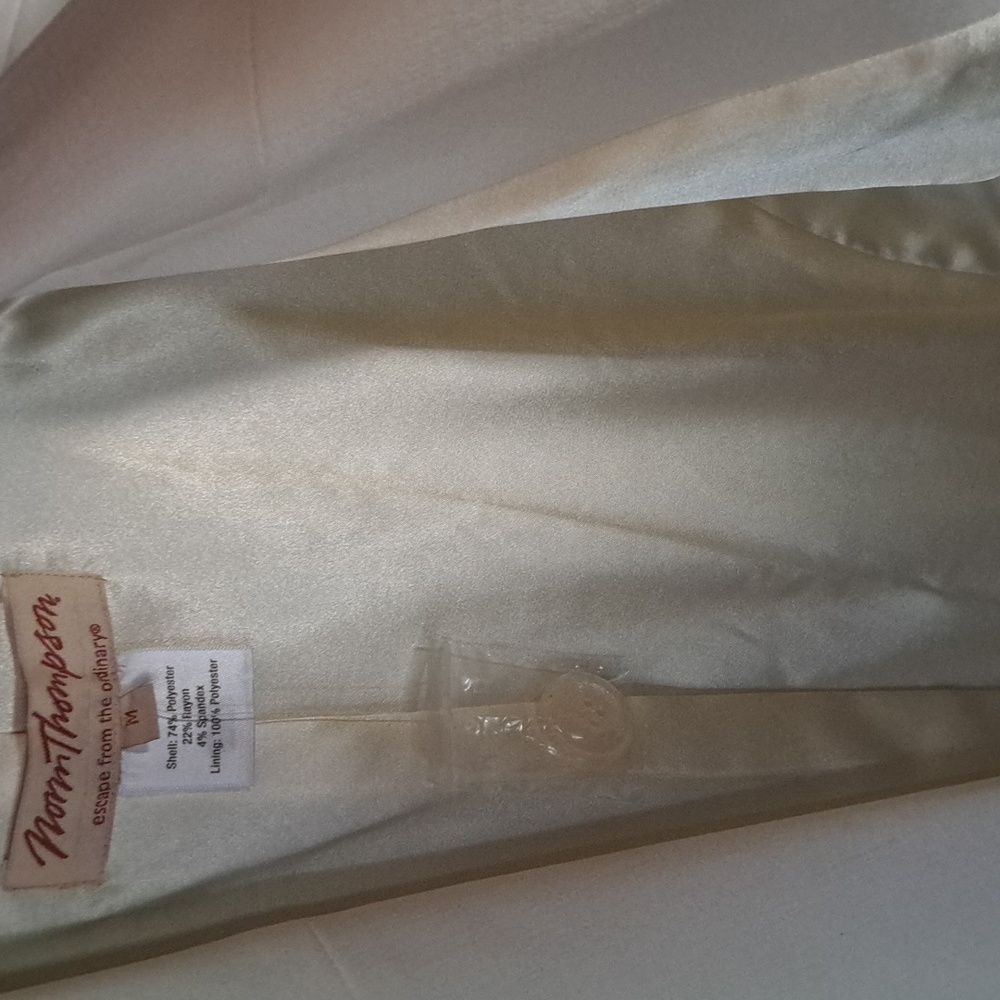 Norm Thompson cream blazer - Picture 5 of 5